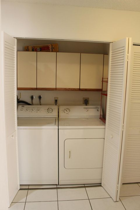 For Sale: $314,900 (2 beds, 2 baths, 1106 Square Feet)