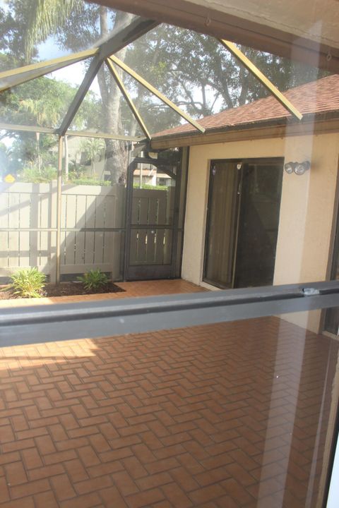 For Sale: $314,900 (2 beds, 2 baths, 1106 Square Feet)