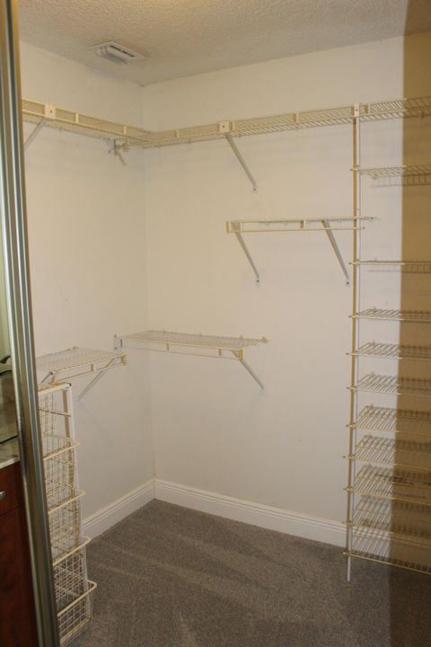 For Sale: $314,900 (2 beds, 2 baths, 1106 Square Feet)