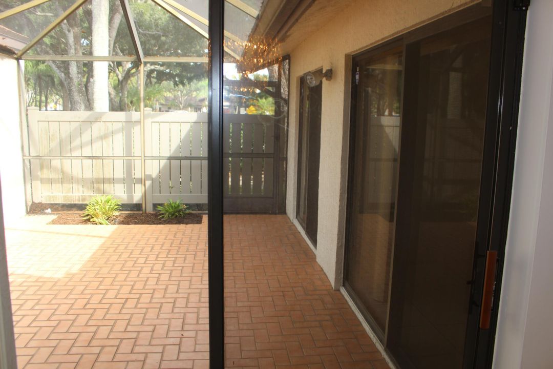 For Sale: $314,900 (2 beds, 2 baths, 1106 Square Feet)