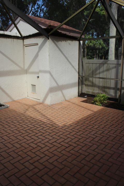 For Sale: $314,900 (2 beds, 2 baths, 1106 Square Feet)