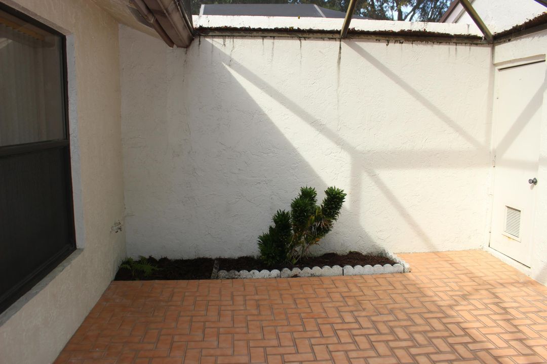 For Sale: $314,900 (2 beds, 2 baths, 1106 Square Feet)