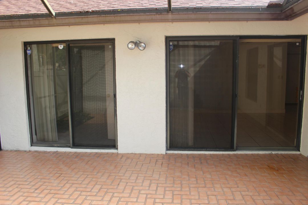 For Sale: $314,900 (2 beds, 2 baths, 1106 Square Feet)