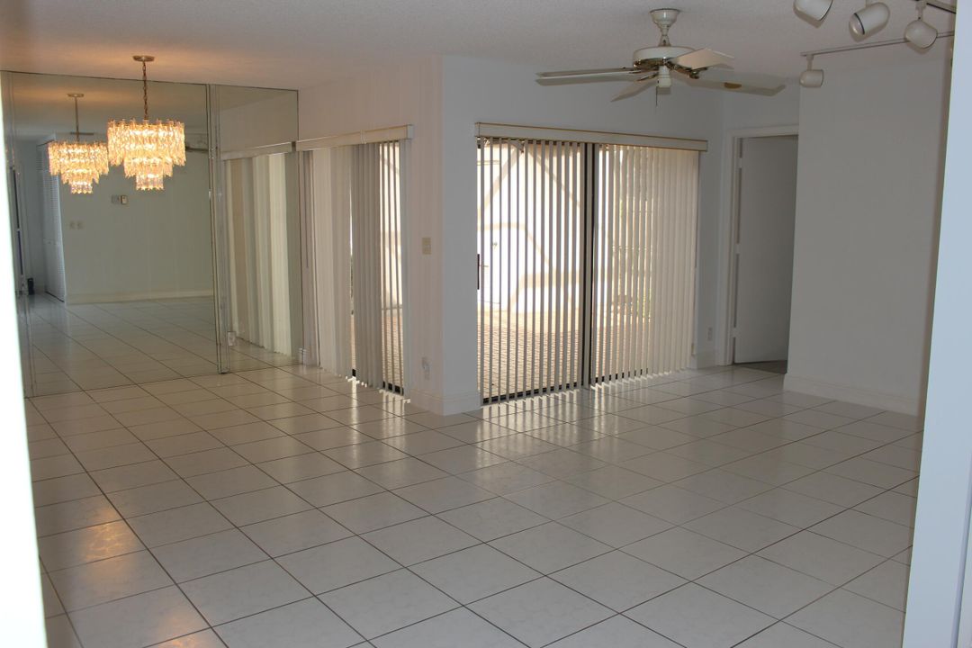 For Sale: $314,900 (2 beds, 2 baths, 1106 Square Feet)