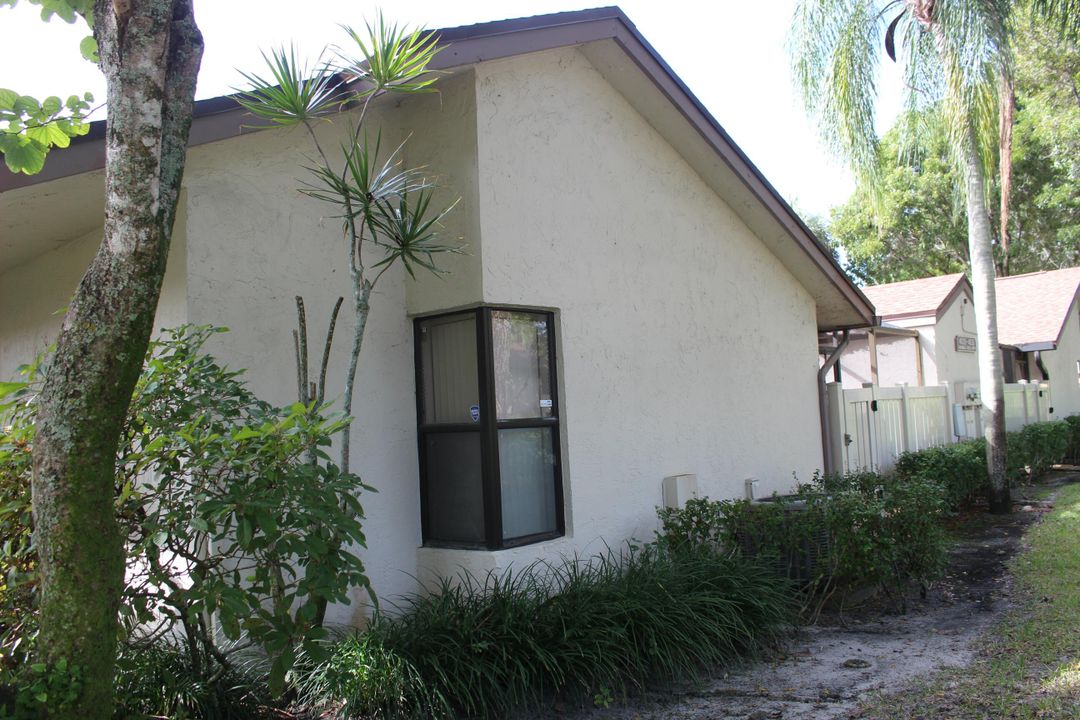 For Sale: $314,900 (2 beds, 2 baths, 1106 Square Feet)
