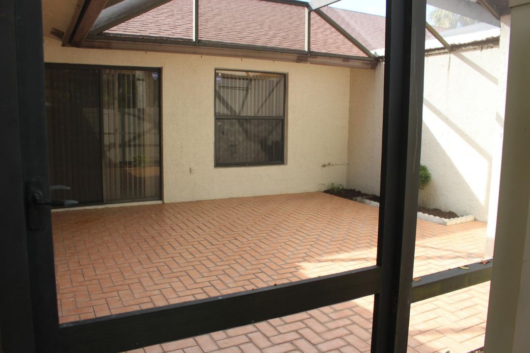 For Sale: $314,900 (2 beds, 2 baths, 1106 Square Feet)