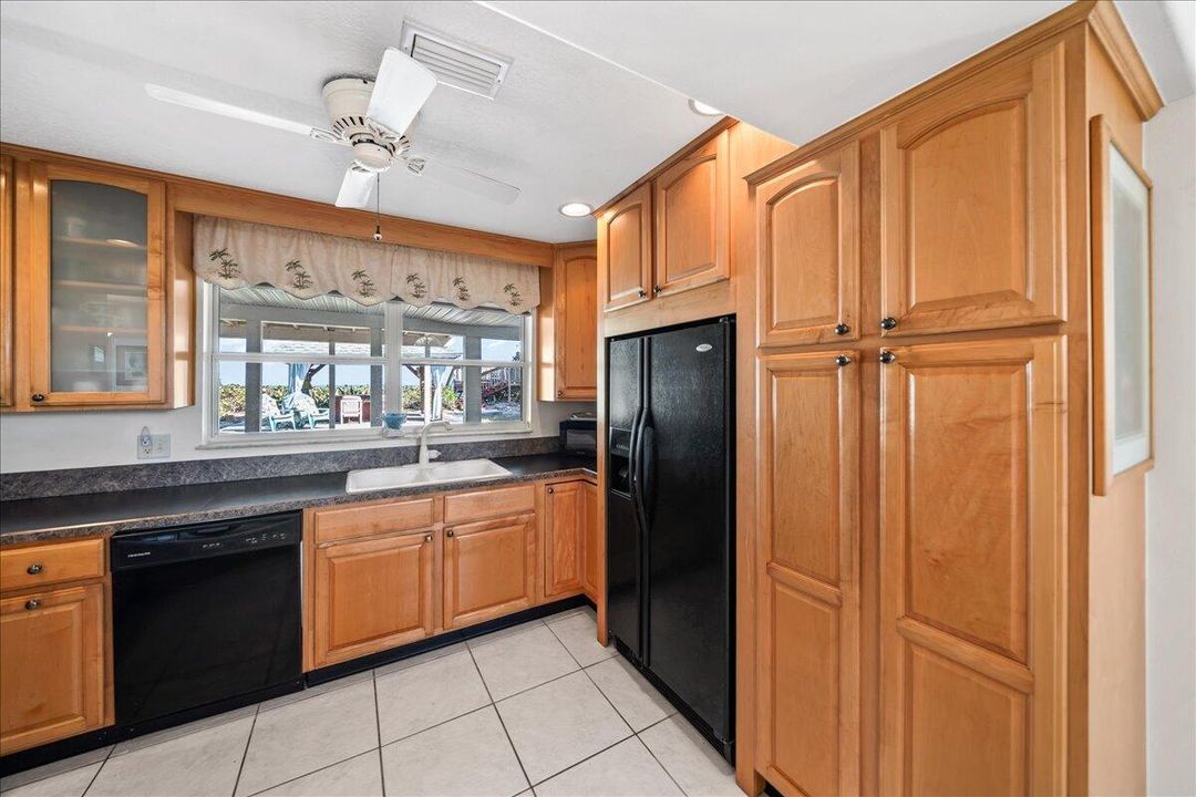 En Venta: $2,150,000 (3 camas, 3 baños, 2892 Pies cuadrados)