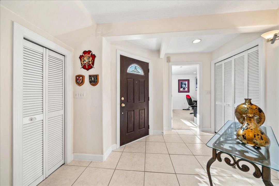 En Venta: $2,150,000 (3 camas, 3 baños, 2892 Pies cuadrados)