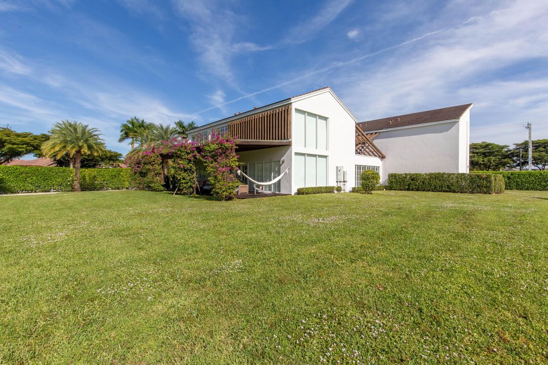 出租: $20,000 (5 贝兹, 5 浴室, 3237 平方英尺)