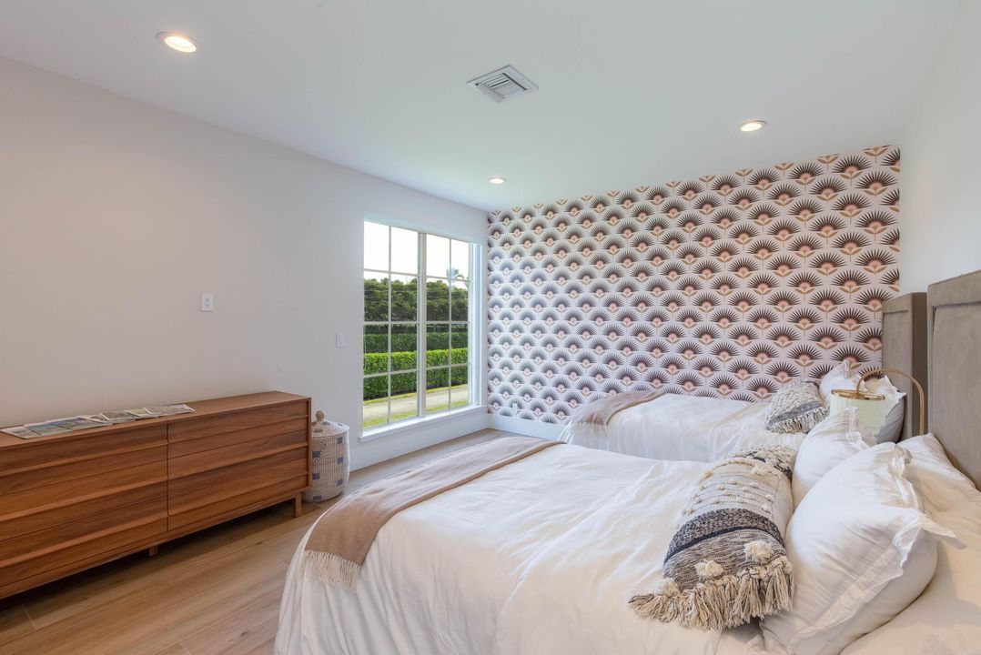 出租: $20,000 (5 贝兹, 5 浴室, 3237 平方英尺)