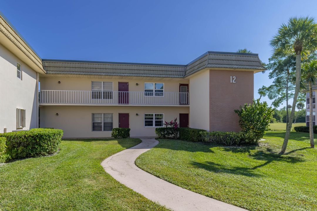 For Sale: $189,500 (2 beds, 2 baths, 1000 Square Feet)