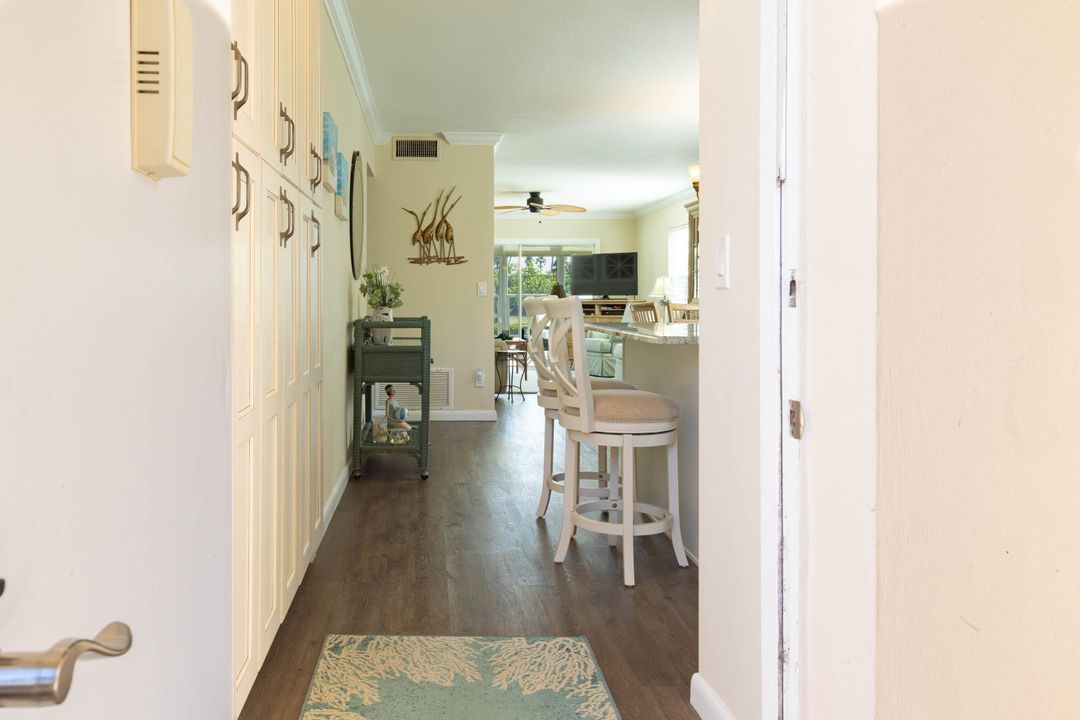 For Sale: $189,500 (2 beds, 2 baths, 1000 Square Feet)