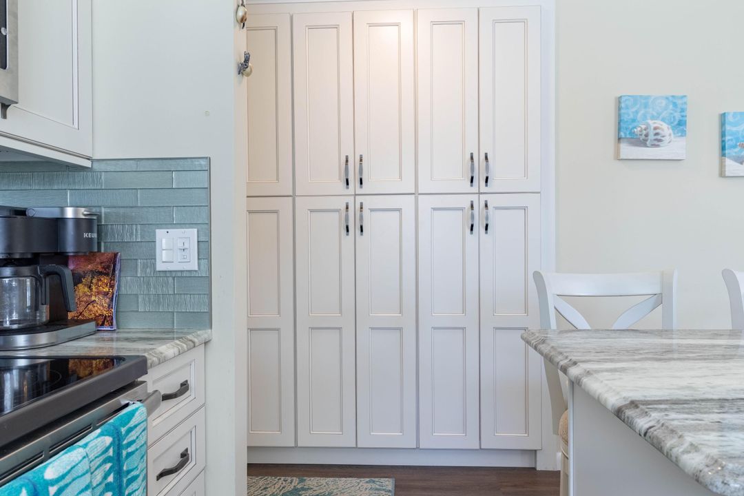 For Sale: $189,500 (2 beds, 2 baths, 1000 Square Feet)