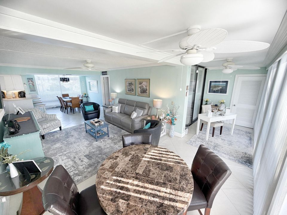 For Rent: $3,950 (2 beds, 2 baths, 1211 Square Feet)