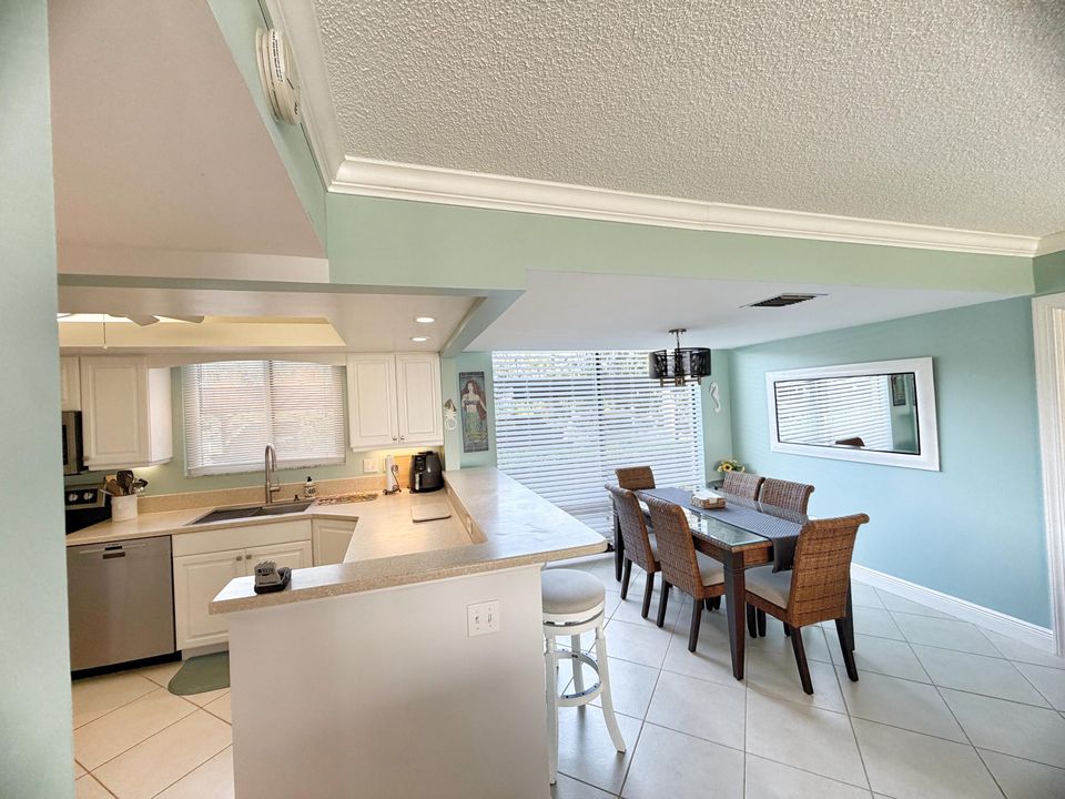 For Rent: $3,950 (2 beds, 2 baths, 1211 Square Feet)