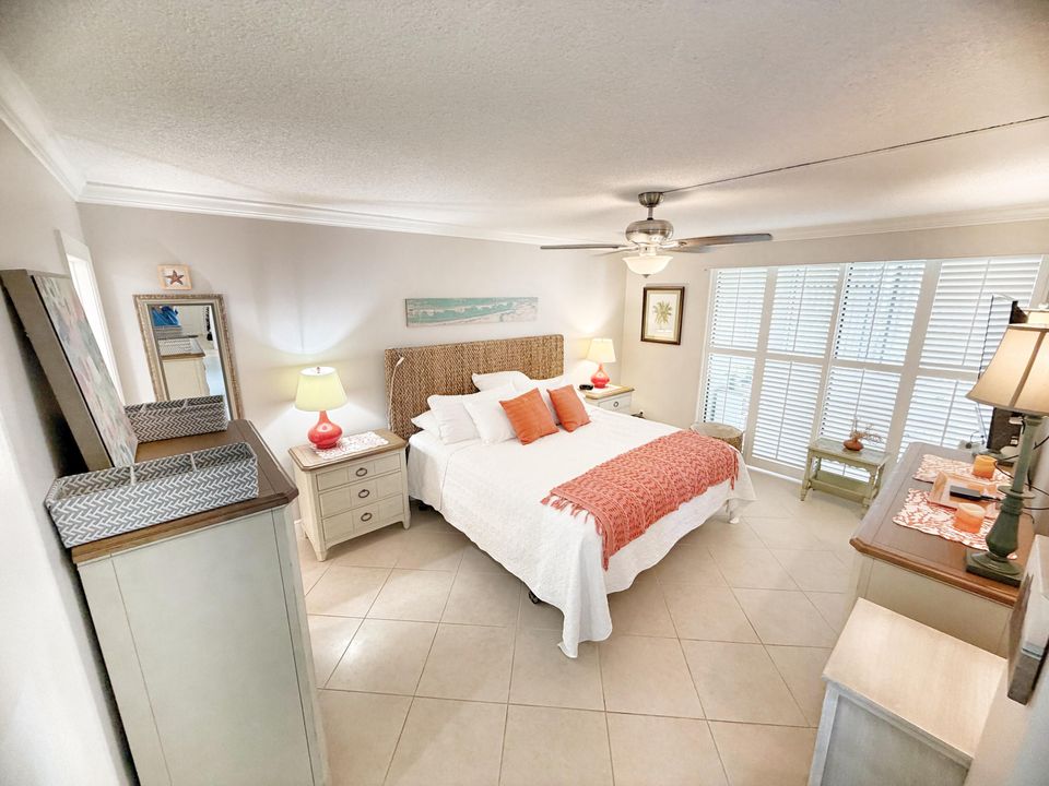 For Rent: $3,950 (2 beds, 2 baths, 1211 Square Feet)