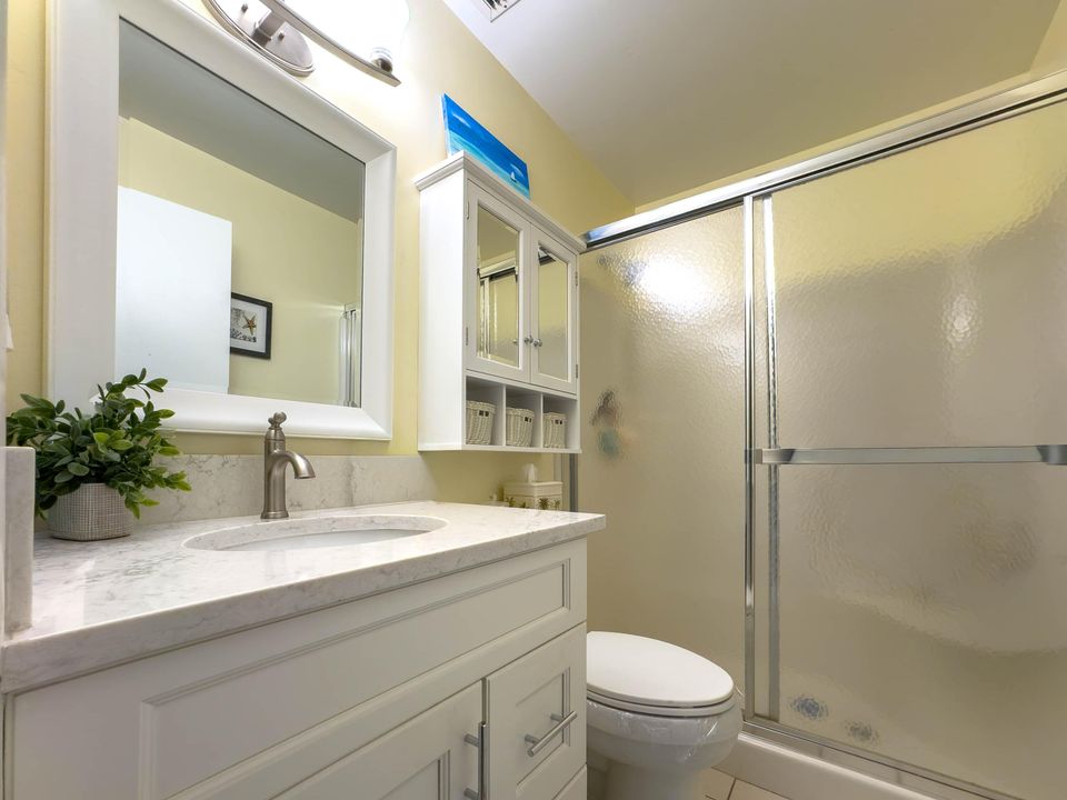 For Sale: $189,500 (2 beds, 2 baths, 1000 Square Feet)