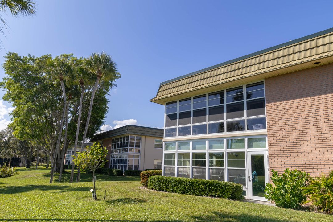 For Sale: $189,500 (2 beds, 2 baths, 1000 Square Feet)