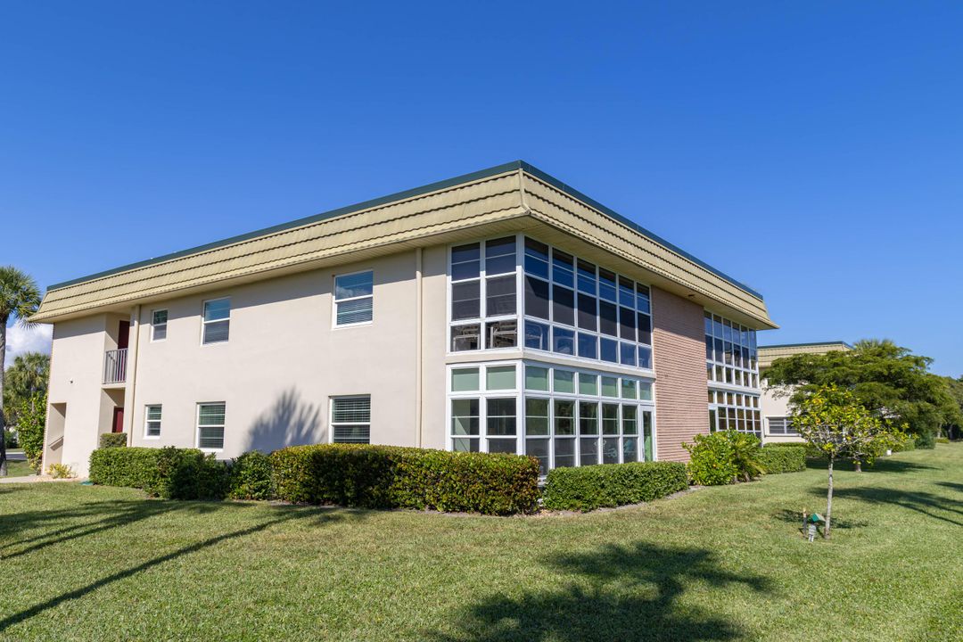 For Sale: $189,500 (2 beds, 2 baths, 1000 Square Feet)