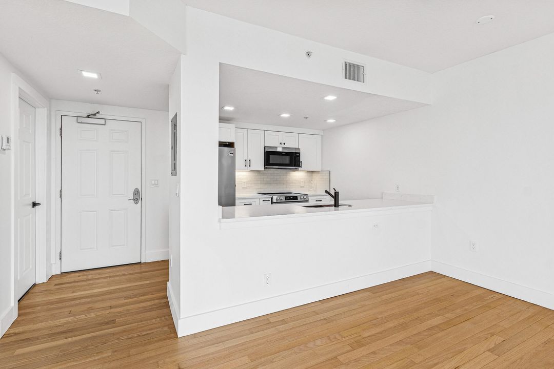 For Sale: $249,918 (0 beds, 1 baths, 674 Square Feet)