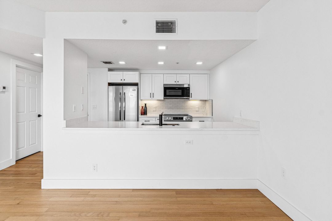 For Sale: $249,918 (0 beds, 1 baths, 674 Square Feet)