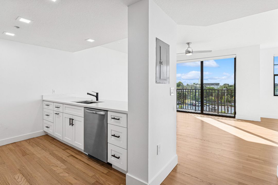 For Sale: $249,918 (0 beds, 1 baths, 674 Square Feet)