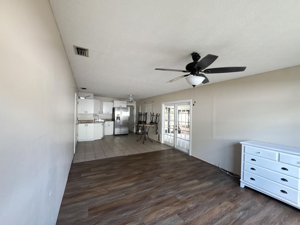 For Sale: $295,000 (3 beds, 2 baths, 1558 Square Feet)