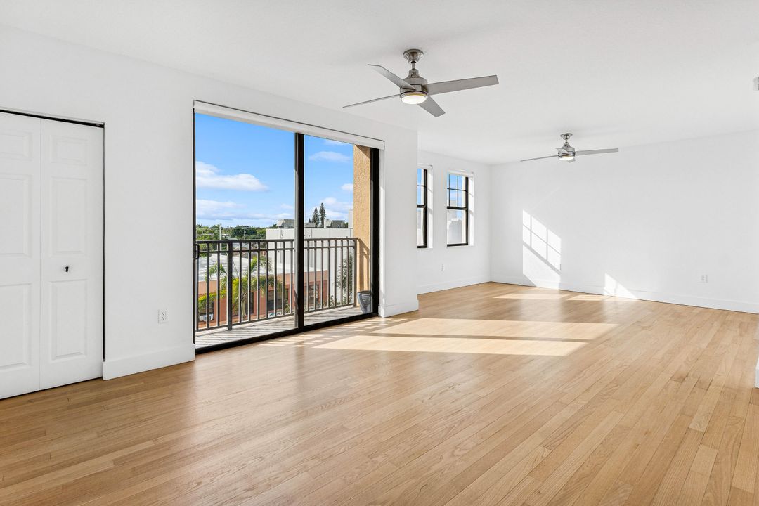 For Sale: $249,918 (0 beds, 1 baths, 674 Square Feet)