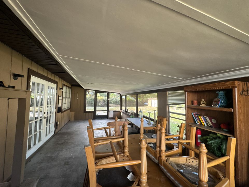 For Sale: $295,000 (3 beds, 2 baths, 1558 Square Feet)