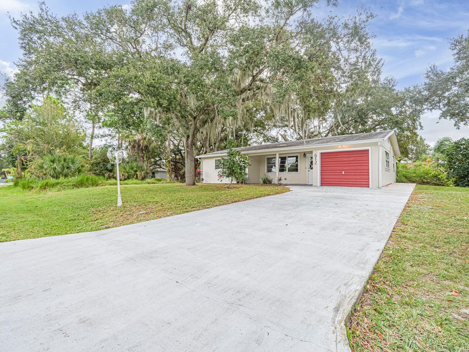 For Sale: $279,900 (3 beds, 2 baths, 1636 Square Feet)