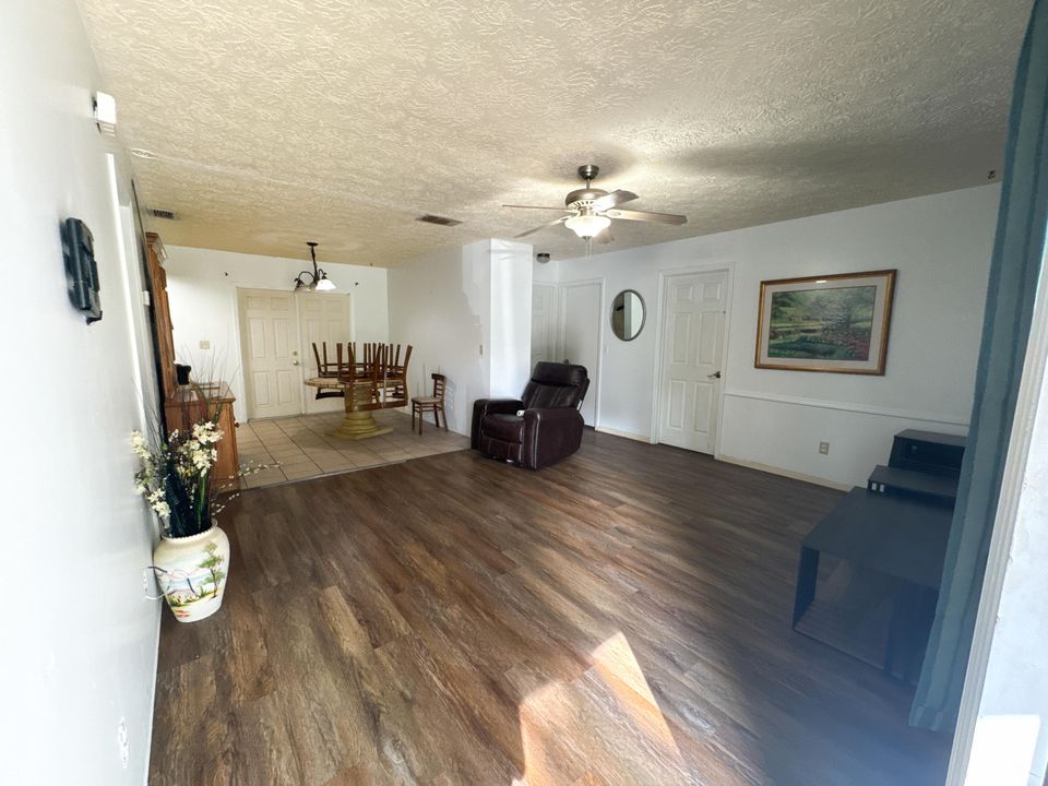 For Sale: $295,000 (3 beds, 2 baths, 1558 Square Feet)