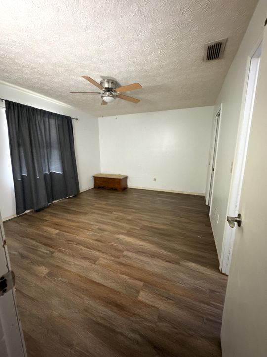 For Sale: $295,000 (3 beds, 2 baths, 1558 Square Feet)