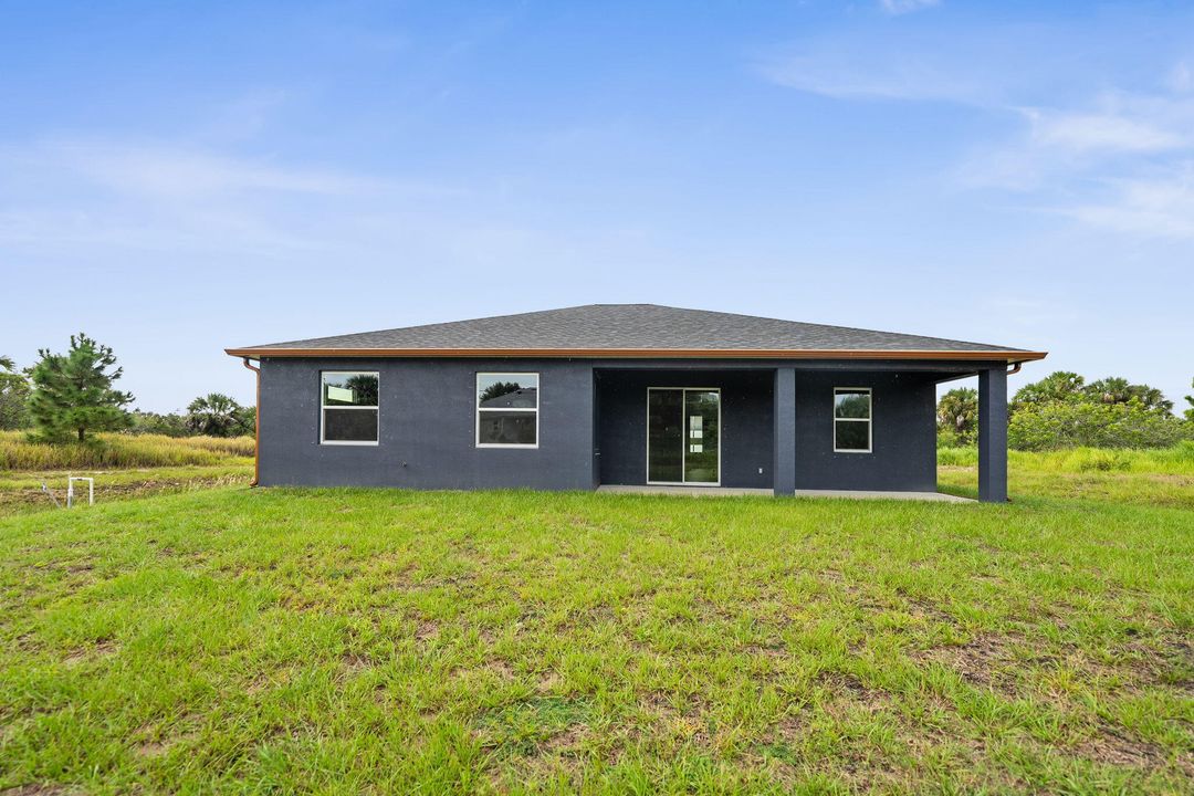 出租: $2,700 (4 贝兹, 2 浴室, 1954 平方英尺)