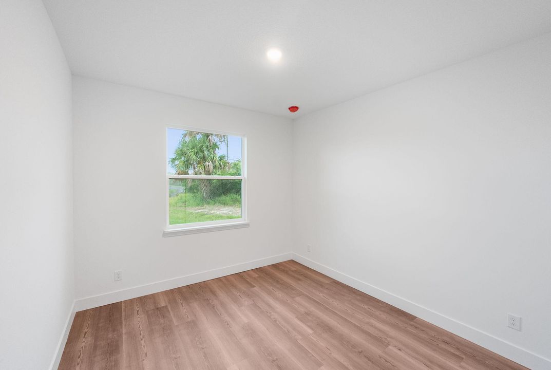 出租: $2,700 (4 贝兹, 2 浴室, 1954 平方英尺)