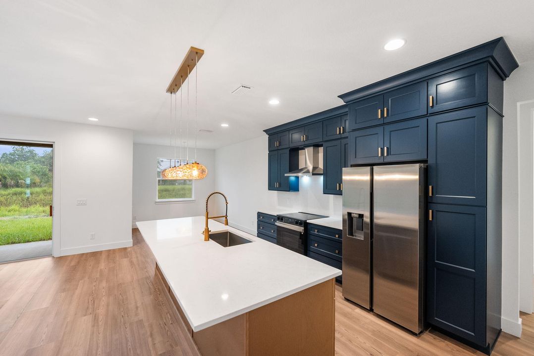 出租: $2,700 (4 贝兹, 2 浴室, 1954 平方英尺)