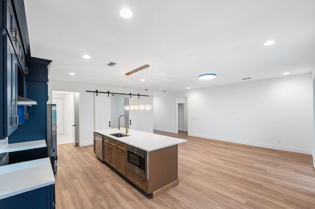 出租: $2,700 (4 贝兹, 2 浴室, 1954 平方英尺)