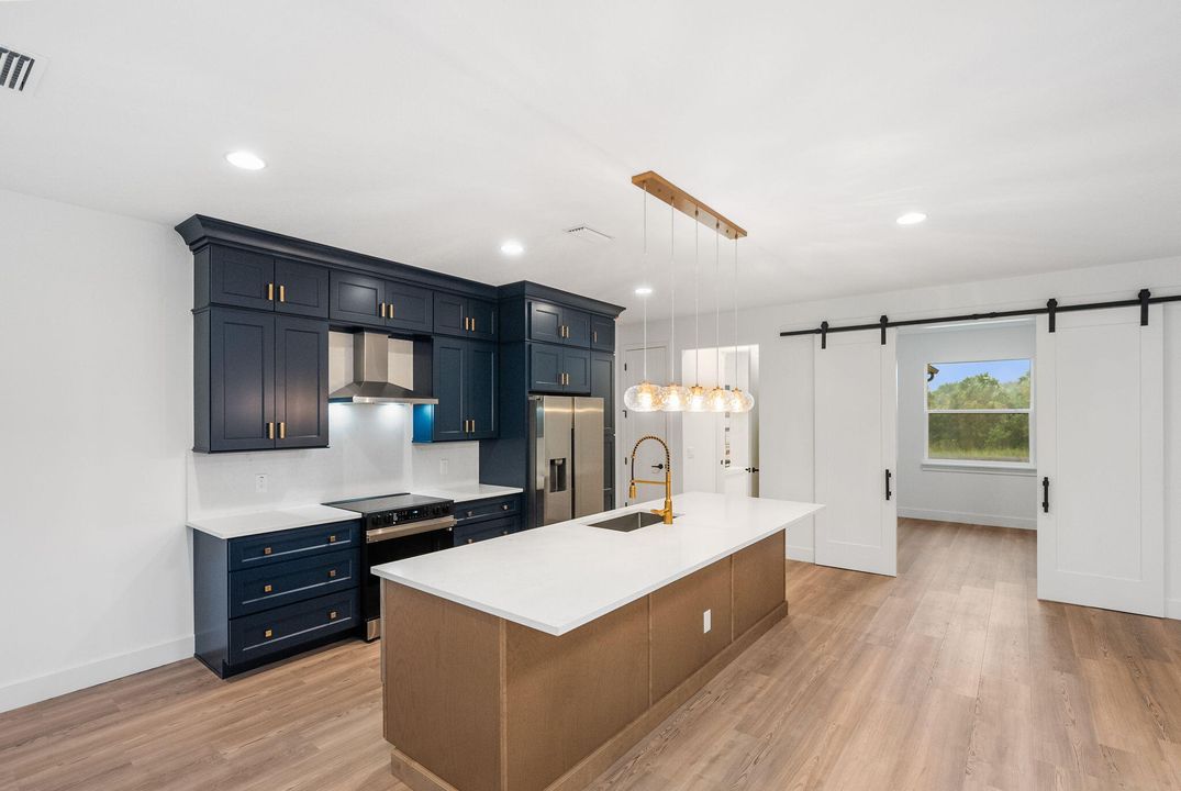 出租: $2,700 (4 贝兹, 2 浴室, 1954 平方英尺)