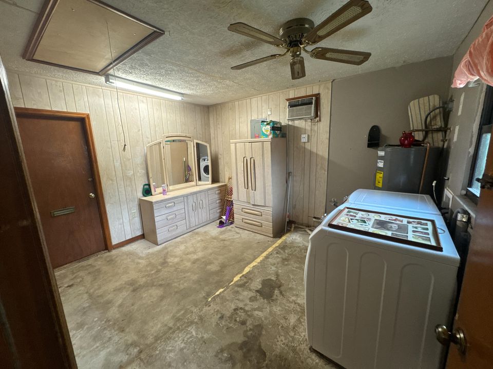 For Sale: $295,000 (3 beds, 2 baths, 1558 Square Feet)