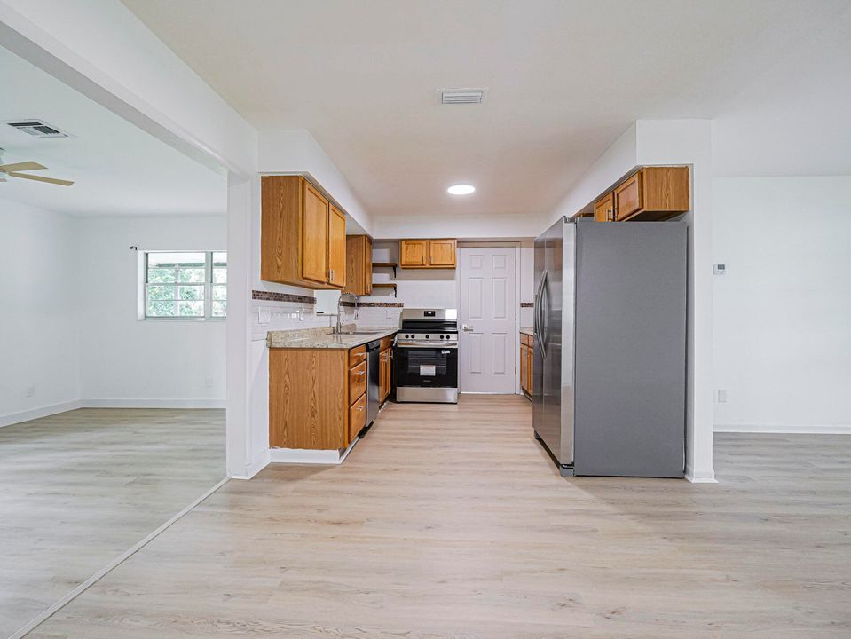 For Sale: $279,900 (3 beds, 2 baths, 1636 Square Feet)