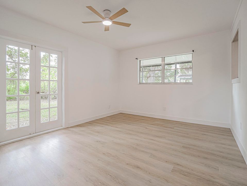 For Sale: $279,900 (3 beds, 2 baths, 1636 Square Feet)