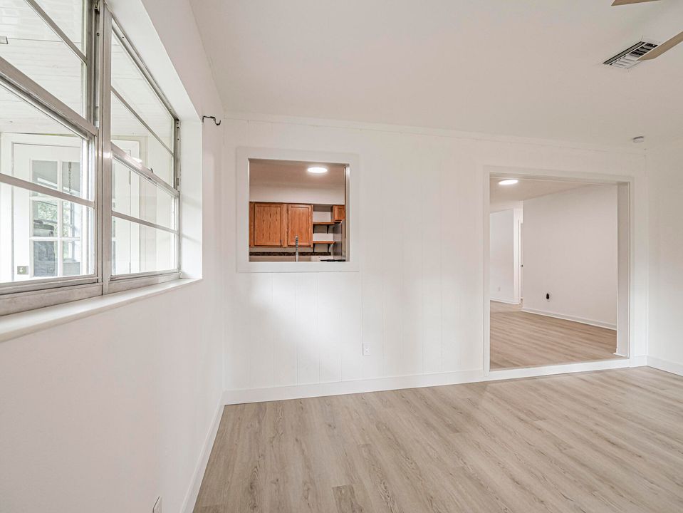 For Sale: $279,900 (3 beds, 2 baths, 1636 Square Feet)