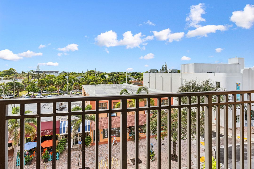 For Sale: $249,918 (0 beds, 1 baths, 674 Square Feet)