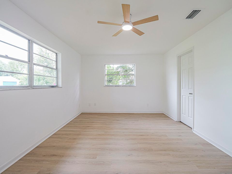 For Sale: $279,900 (3 beds, 2 baths, 1636 Square Feet)