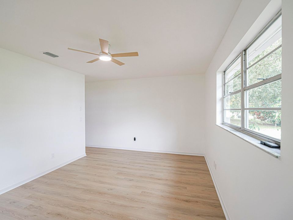 For Sale: $279,900 (3 beds, 2 baths, 1636 Square Feet)
