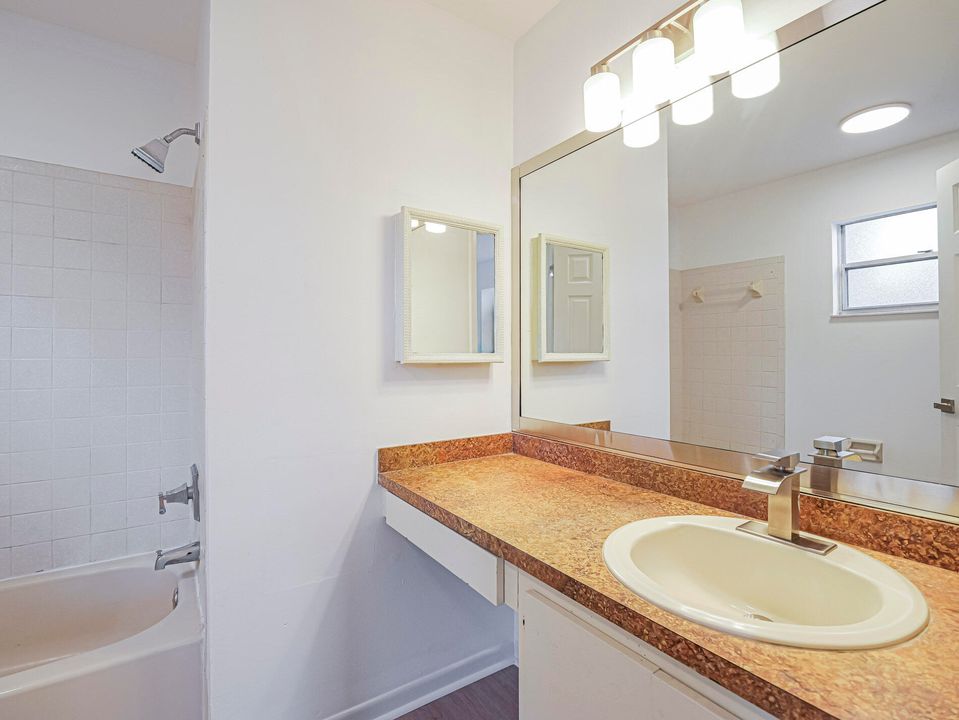 For Sale: $279,900 (3 beds, 2 baths, 1636 Square Feet)