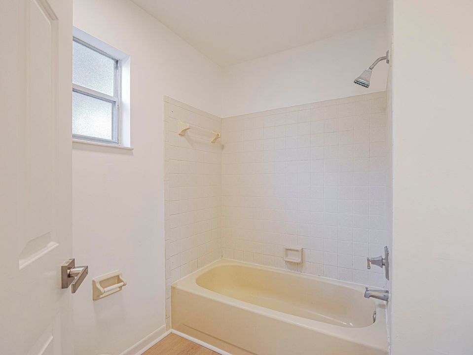 For Sale: $279,900 (3 beds, 2 baths, 1636 Square Feet)