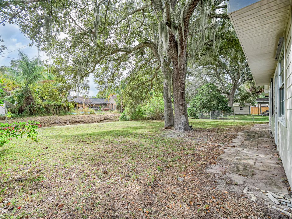 For Sale: $279,900 (3 beds, 2 baths, 1636 Square Feet)