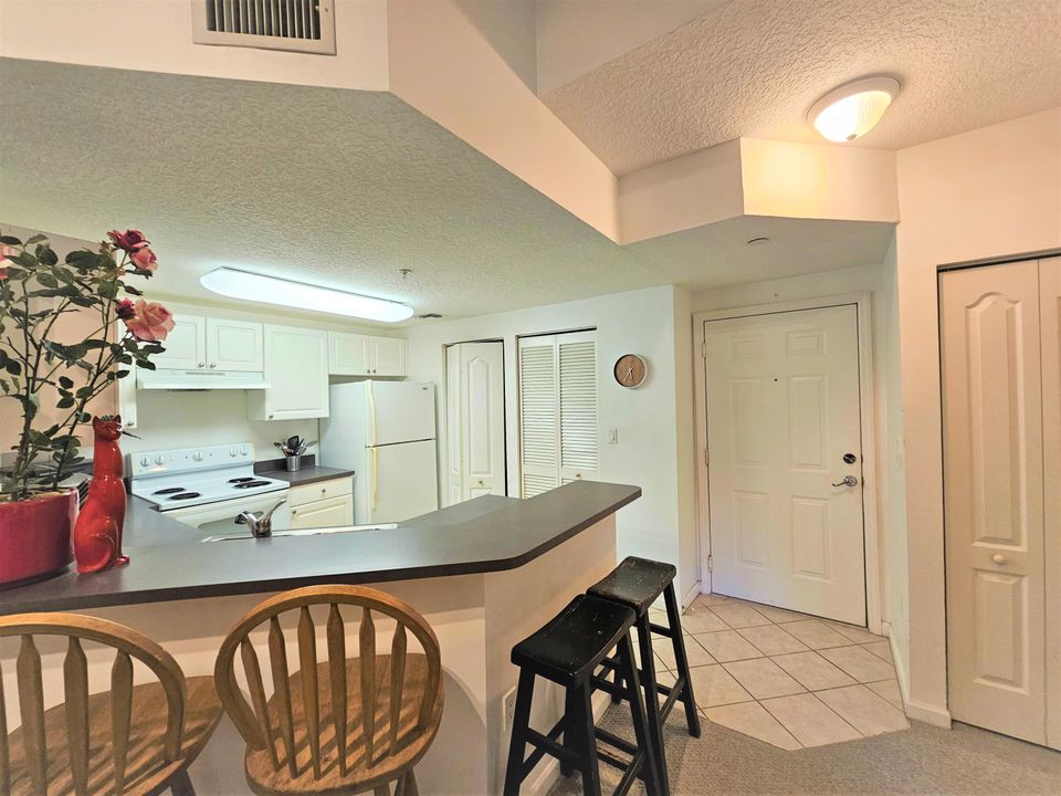 В аренду: $1,800 (2 спален, 2 ванн, 1070 Квадратных фут)