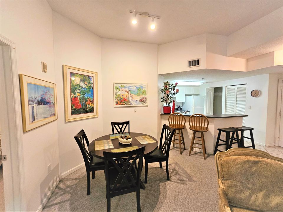 В аренду: $1,800 (2 спален, 2 ванн, 1070 Квадратных фут)