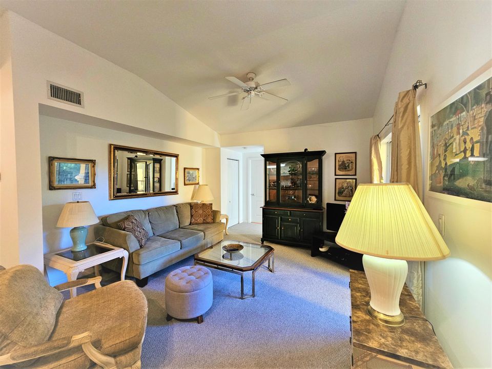 В аренду: $1,800 (2 спален, 2 ванн, 1070 Квадратных фут)